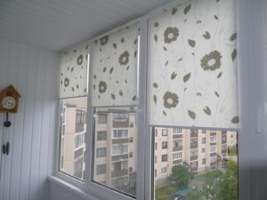 Установка рулонных штор на пластиковые окна в Перми